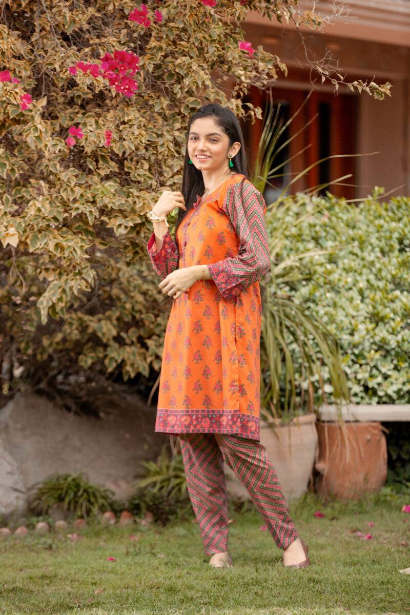 Lawn-printed-suit-for-girls